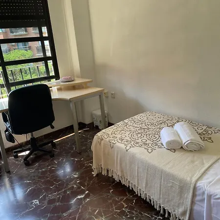Habitacion Cerca Del Centro De バレンシア